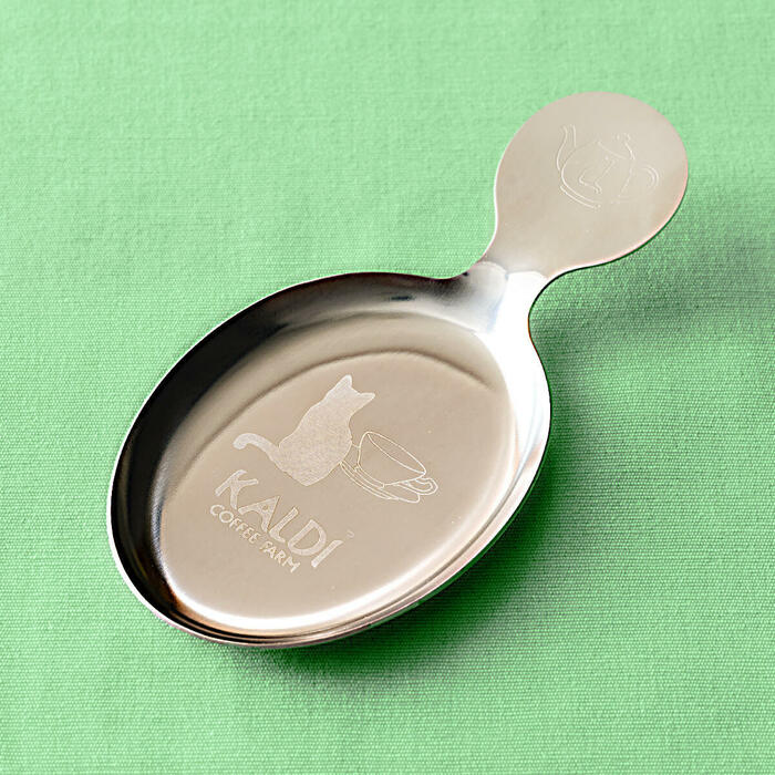 紅茶のティーバッグをのせるステンレス製のティートレイ