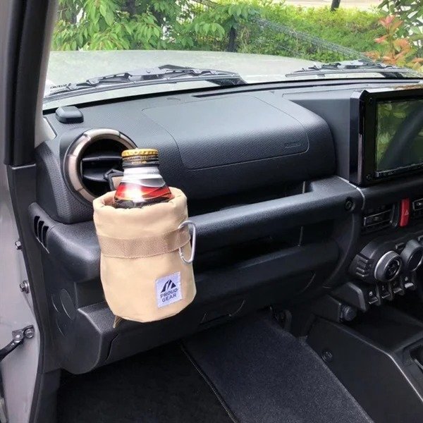 ドライバーにも同乗者にも嬉しい「マルチドリンクホルダー」