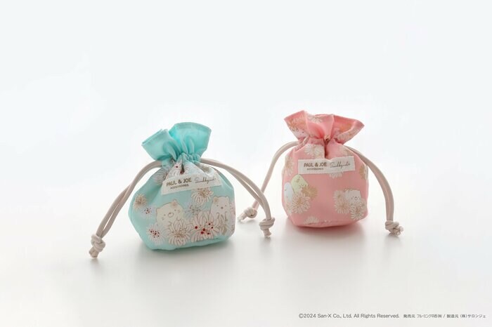 小さいサイズはPOPなカラーのブルーとピンクを採用