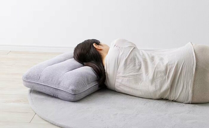 どちらのタイプも、背もたれのほかに枕としても使えます