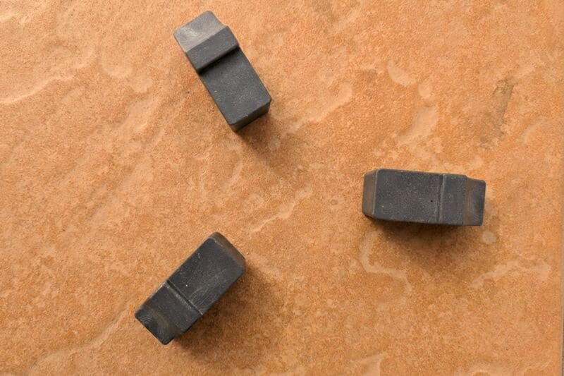 ダイソー　プラ鉢置台