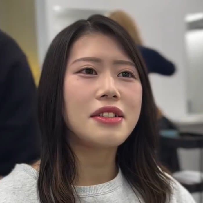 生え際のクセが気になる女性→「よくわからなくて」とプロにお任せしたら……〈前髪なしのウルフカット〉で大胆イメチェン！