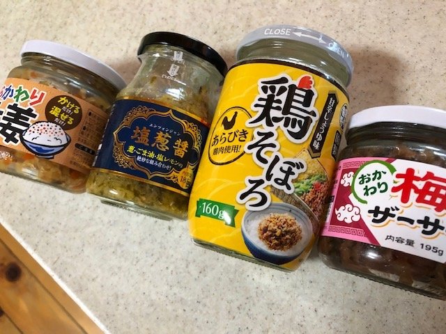 無限白飯【業スーマニア】が常備する「ご飯にかけるおかず瓶」4選