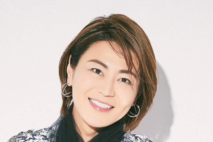 47歳 氷川きよし 超ミニ丈ショーパンから圧巻美脚！衝撃全身ショット披露 「原点の地」地元・福岡へ