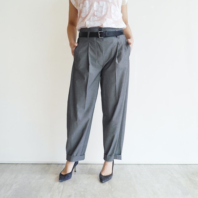 ARISS / TELA - ベルト付きテーパードパンツ VARCO/MANNISH GREY ¥38,880（税込）