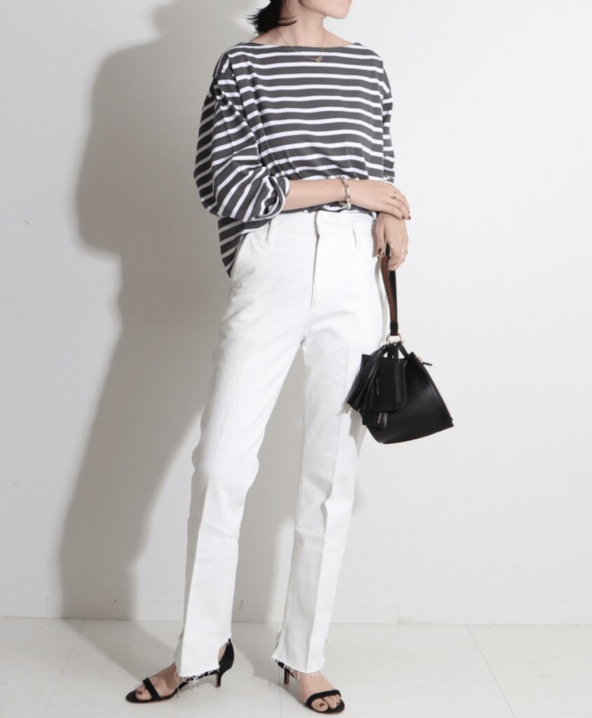 （5 1/2 BEAUTY-LINE スリットデニム / ¥15,400 / Spick & Span）