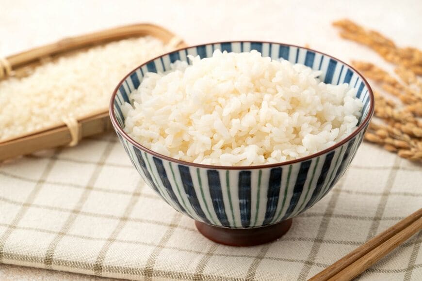 米5kg3220円は「まだ2022年より5割高い」年金家計の主食比率、手取りの何％まで許容できるか試算