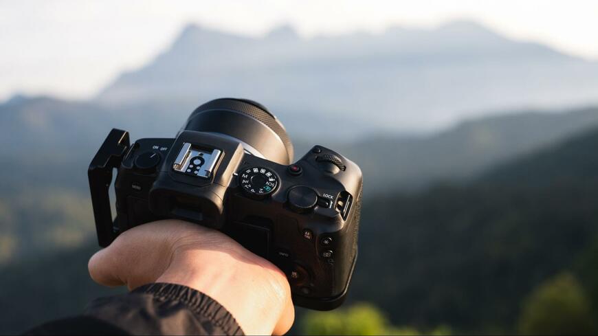 【絶景】「富士山×雲海×夜景」をおさめた写真に賞賛の声！「絵画みたい」「宝石のよう」とSNSで話題