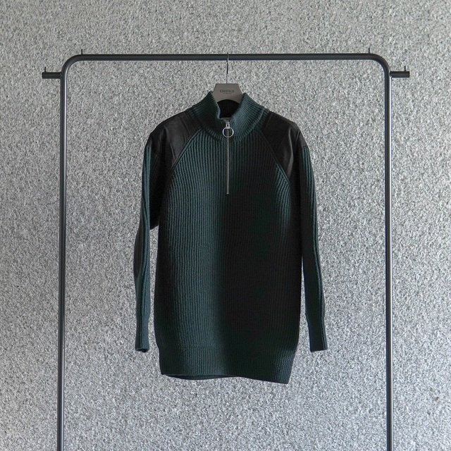 LA BOUCLE - 5GG 3ply リョウアゼハイネックハーフZIP ¥10,368（税込）