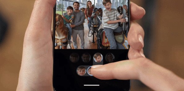 写真編集をしているスマホ画面の画像
