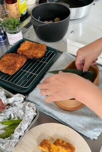 30分でこの豪華さ！？ サーモンフライに松茸おにぎり！おかずがぎゅっと詰まった「秋色弁当」が話題