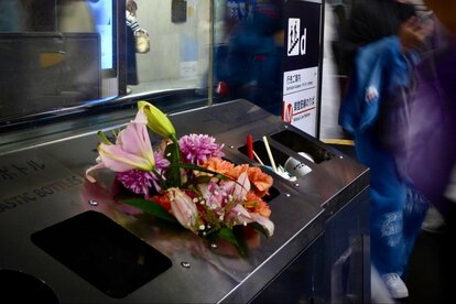 心斎橋駅で撮影された光景に思わず目を疑う　ごみ箱の様子に「物語を感じる」