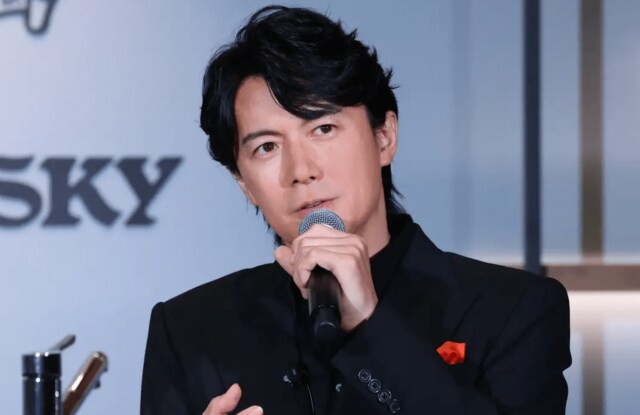 福山雅治、ガラパゴス諸島での自撮りショットに反響「オーラ出ちゃってます」「どの角度もカッコ良い」