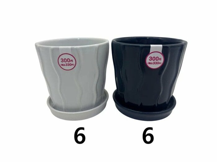 「波浪植木鉢」（330円）は約12cm×12.3cm×12cmの中サイズ