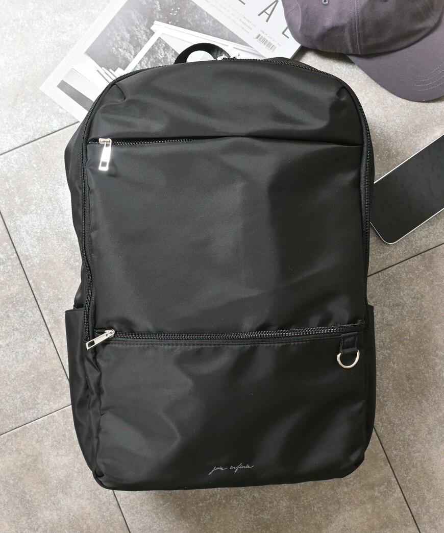 出所：ハニーズ公式オンラインストア 多収納スクエアリュック