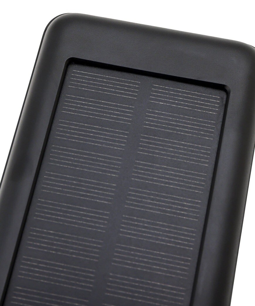 出所：3COINS公式　ソーラー充電モバイルバッテリー／SOBAN