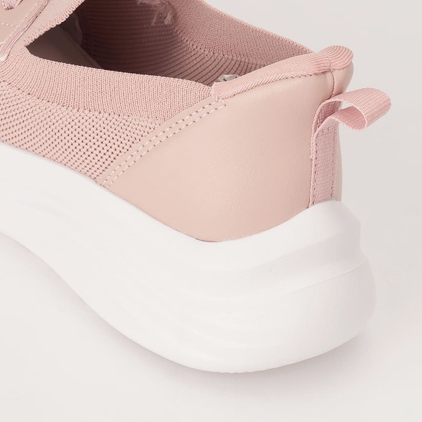 出所：ワークマン公式　レディース雲の上ステップインニットスニーカー