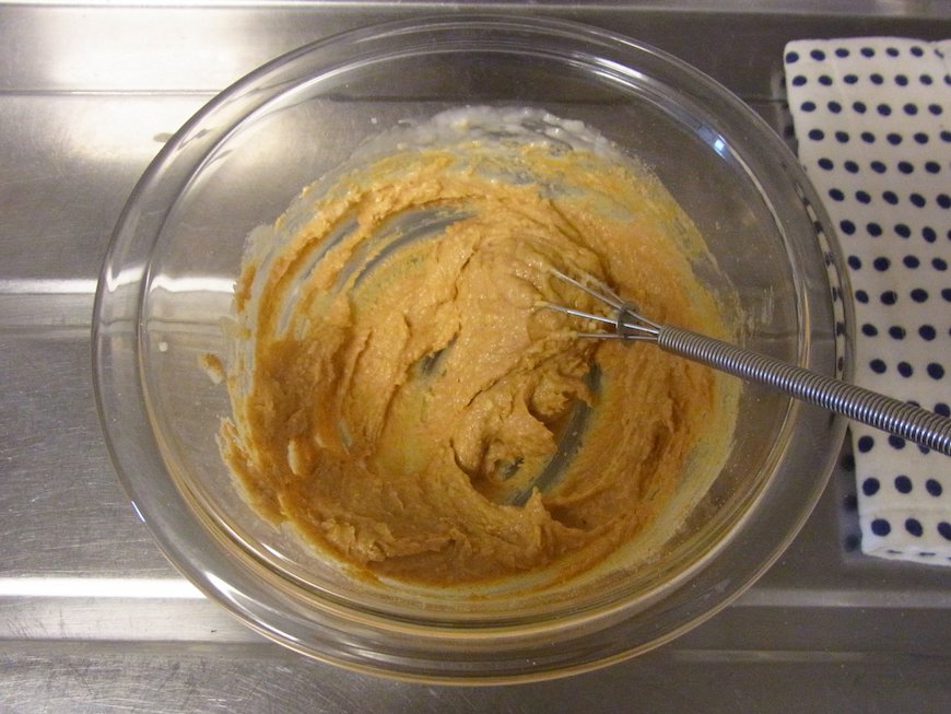 きなこを加えてよく混ぜると、コクのあるディップのできあがり