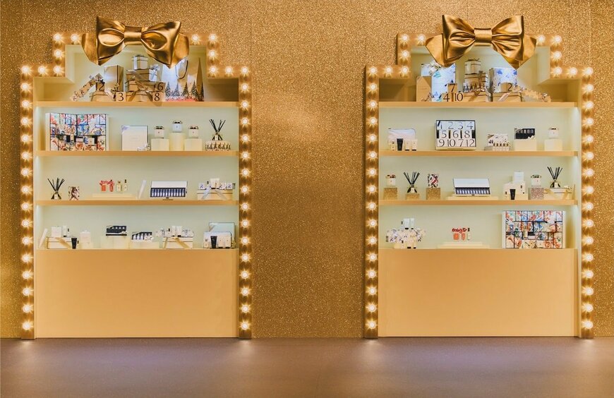 出所：ELCジャパン合同会社「【ジョー マローン ロンドン】期間限定“A Christmas Special” ポップアップイベントに槙野 智章さん、高梨 臨さんご夫妻が煌びやかなビンテージなTVスタジオに登場！」