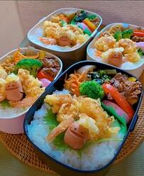 可愛い【海老天弁当】に金髪リーゼントが出現！？「天ぷらソーセー人」にコメント欄驚き「イケメン」「ロック感じる」の声