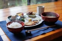 【老後のリアルな懐事情】65歳以上の無職世帯《月の生活費・平均貯蓄額・年金月額》みんなの平均はいくら？