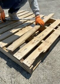 ナチュラルな風合いがおしゃれ！【インテリアDIY】素材を活かしてリメイクした〈シェルフ〉に驚き