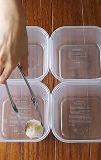 「絶対美味しいやつ！」まんまるころころおにぎりとおかずがいっぱい！愛情のこもった【タッパー弁当】が話題