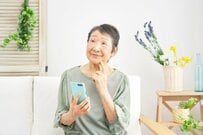 【年金生活者支援給付金】老齢年金生活者支援給付金は「同居家族」に課税があると対象外。保険料を38年（456月）納めた人の受取額は月5339円