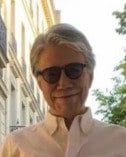 【73歳イケオジ】シャツ×グリーンのハーフパンツが爽やか！気取らない大人の「夏コーデ」が素敵