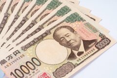 【還暦人のマネー事情】平均貯蓄と中央値で1000万円の差！「投資なし」過半数の一方「投資層の投資金額平均1729万円」