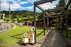 宮城県・鳴子温泉で見つけた「こけし型ポスト」 レトロな形を生かしたデザインに「センスが溢れまくってる」