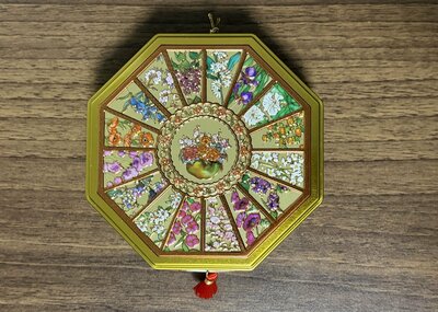 特別展「源氏物語　王朝のかがやき」＜京都会場＞、源氏物語缶　（アーモンドチュイール 4個入り）商品画像
