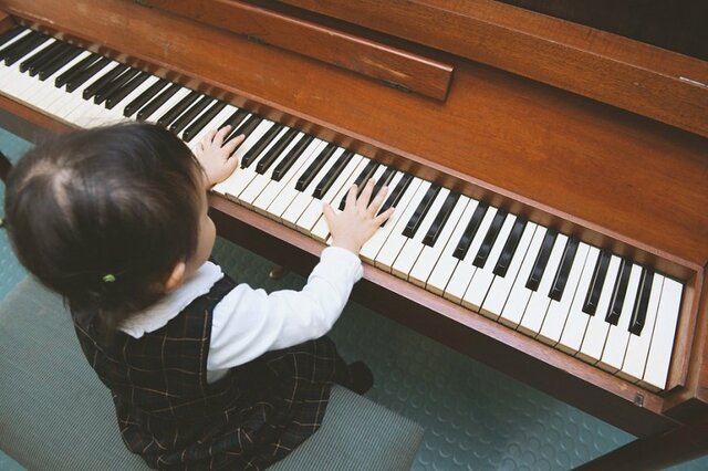 早期教育を始めているママが約半数！？ おけいこ事への本音を聞くと…
