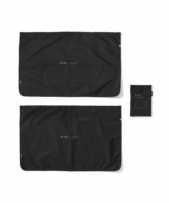 カーテン本体は約W800mm×H520mmのサイズが2枚セットに