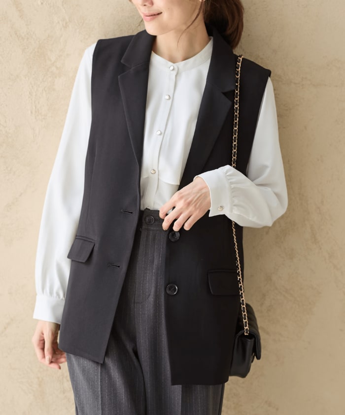 オシャレに決まる、2つボタンのテーラードジレ