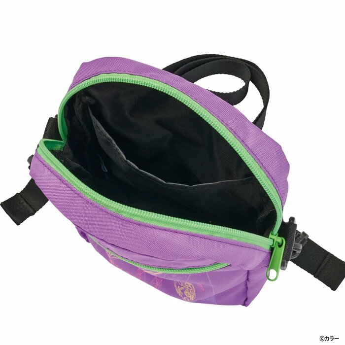 ショルダーストラップは長さの調節や取り外しも可能