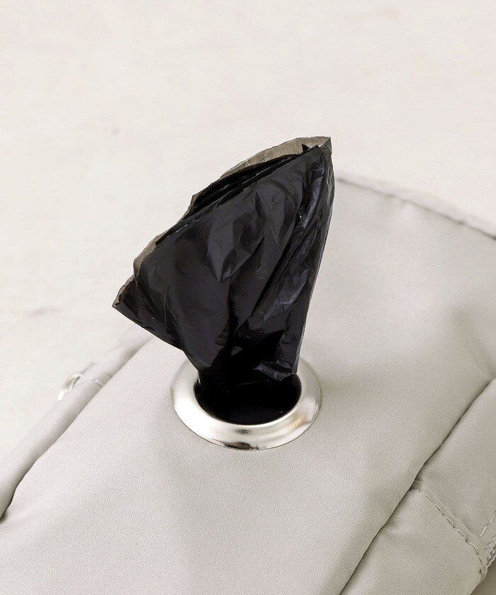 表面の丸穴から簡単に取り出せる