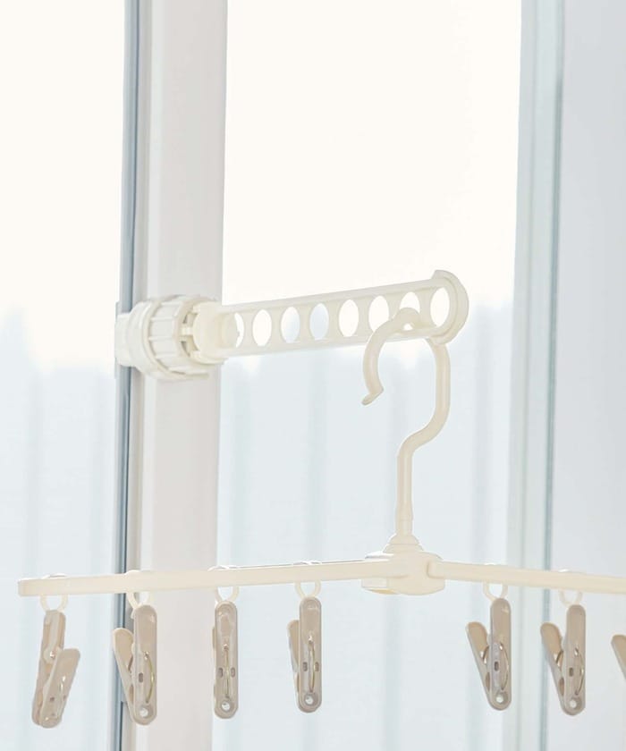 壁の色や部屋の雰囲気を邪魔しないアイボリーカラーも高ポイント