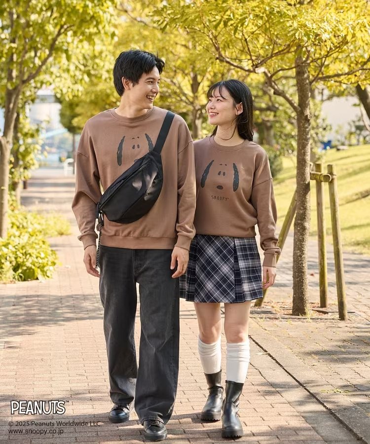 出所：ハニーズ公式　スヌーピー／ゆるトップス