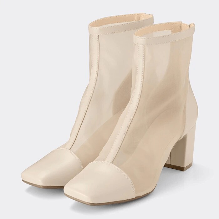 カラーは3色展開。こちらのベージュのほか、シアー部分が異なるブラックが2種類／出所：GU公式 シアーブーツ