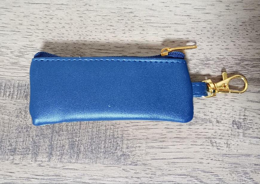 筆者撮影（セリア、スリムコインケース フック付 WM）