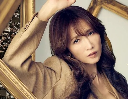 【工藤静香】愛犬たちとの「萌えすぎ密着動画」を公開　レアな姿に「幸せな時間」「しーちゃん可愛すぎ」