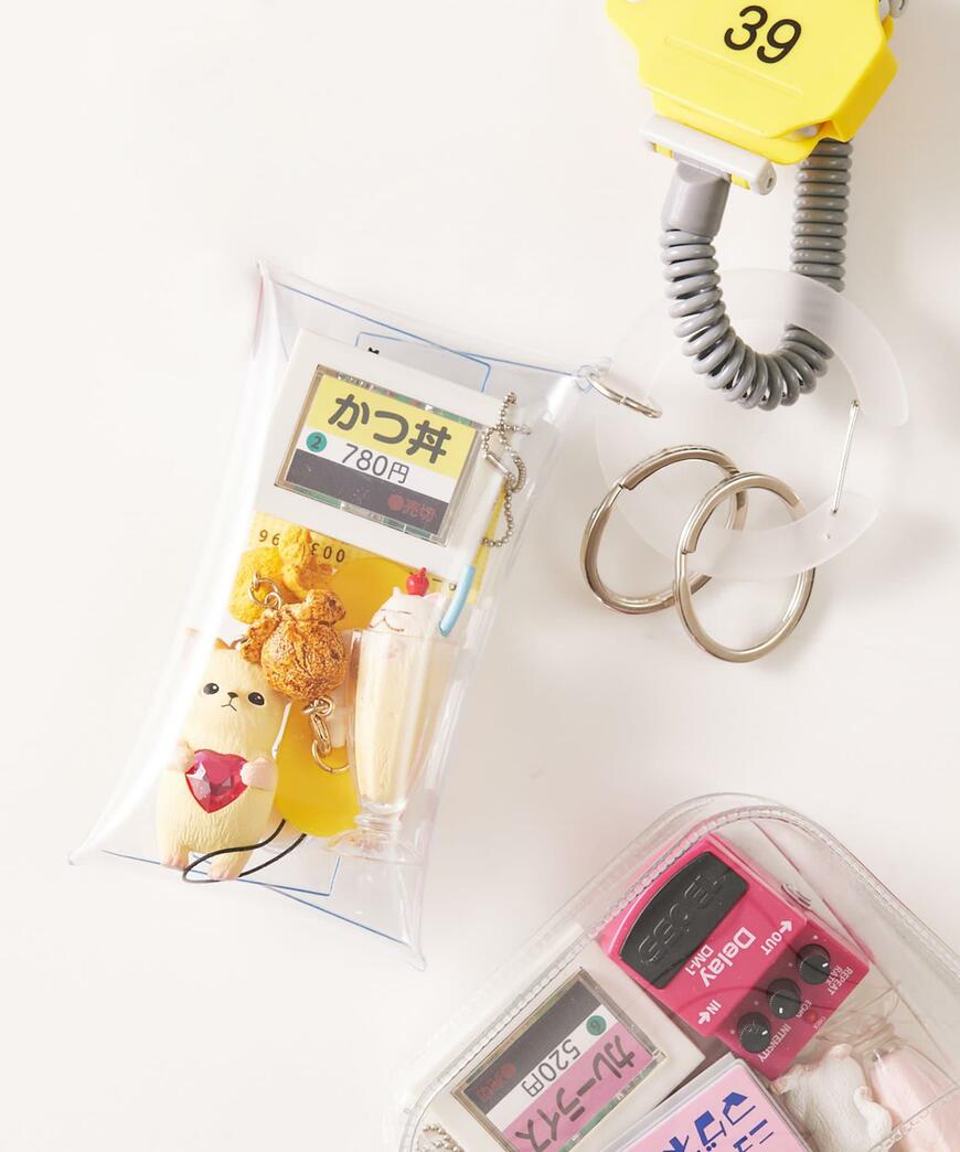 3COINS、カラビナ付きポーチ：スリム／カプセルトイコレクション画像