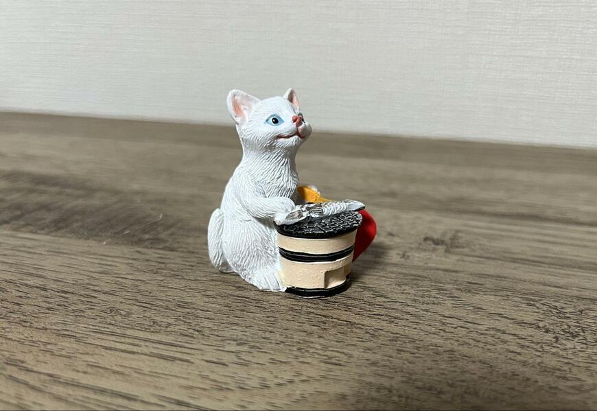 ダイソー、レジン置物（柴犬、ネコ）画像