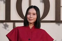 中谷美紀 夜桜に映えるDIOR赤ドレスに反響「美の最高峰」「見惚れてしまう」さりげない肌見せにうっとり