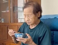 【94歳長寿飯】おばあちゃんが作る“カラフルな野菜の焼き浸し”に称賛の声！見事な食べっぷりにも注目