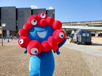 ミャクミャクと二人っきりのイベント写真を思わず二度見　「今では考えられないw」「昔は撮り放題だった」