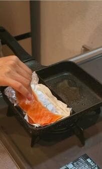 【鮭のり弁】曲げわっぱにギュッと詰まったふっくらだし巻き卵と鮭の切身が食欲そそる