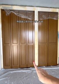 「かっこよすぎ...！！」レトロな〈茶色のクローゼット扉〉が...→モダンでスタイリッシュな〈グレーの扉〉に大変身！