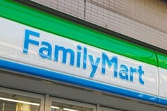 【ファミリーマート】季節の変わり目、野菜で元気に！新作サラダ3選「【東京都の一部・神奈川県の一部】さつまいもと生ハムのビーツサラダ」は春らしい色あいのサラダが地域限定での販売で特別感も！